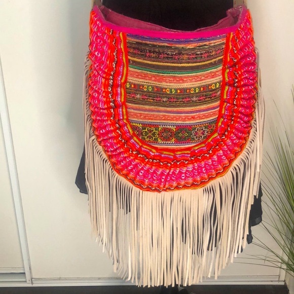 SOLD! NWOT! Thai Embrodered Hobo Crossbody Purse - Picture 4 of 13